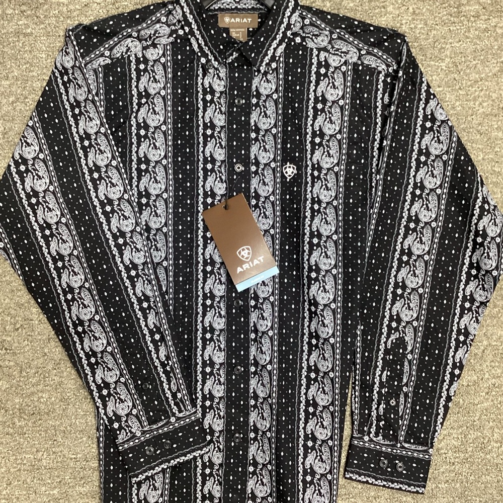 Ariat Classic Fit Longsleeve, BLACK